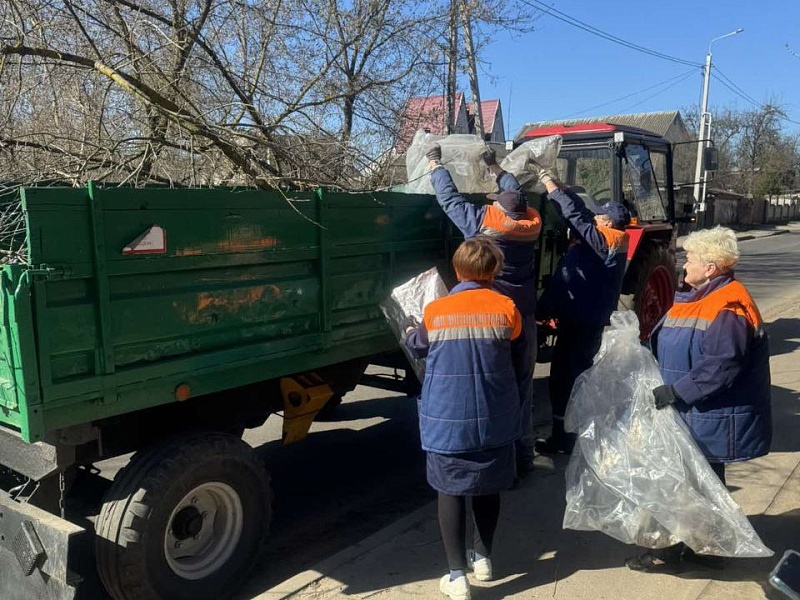 Лифтостроители на городском субботнике!
