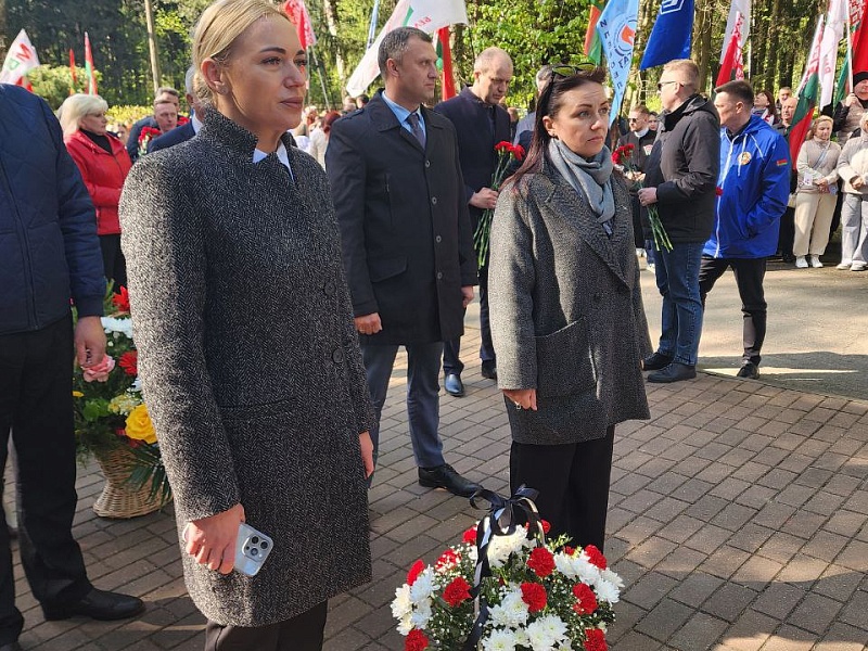 Митинг-реквием, посвященный 39-й годовщине трагедии на Чернобыльской АЭС, прошел у мемориального знака «Жертвам Чернобыля»