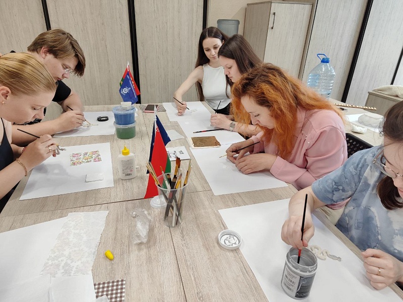 В преддверии Дня молодежи в ОАО "Могилевлифтмаш" расцвела настоящая творческая атмосфера! 