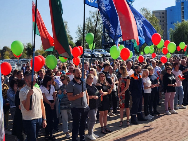 Единство в песнях и танцах: праздничный концерт для работников ОАО "Могилевлифтмаш"