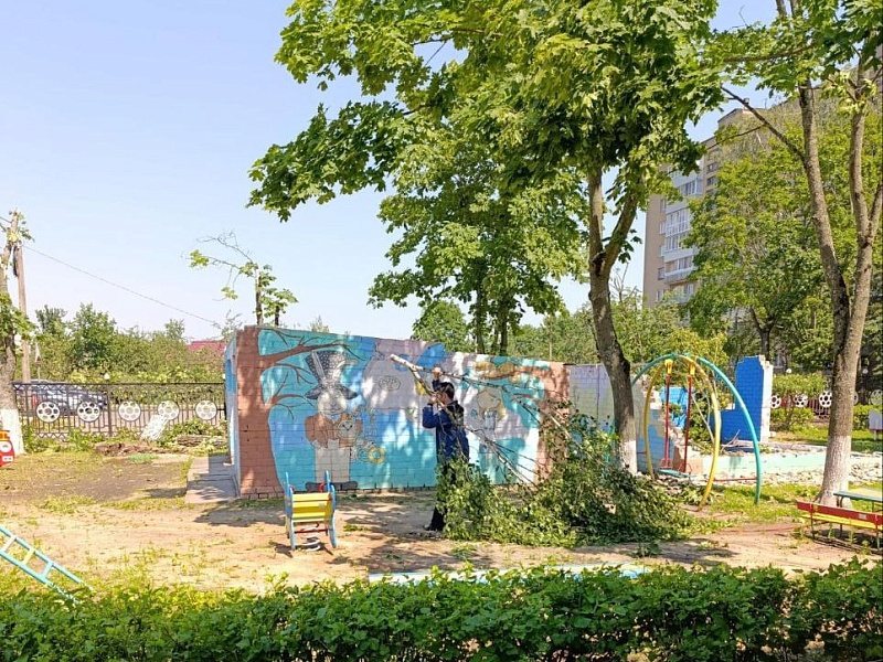 Лифтостроители борются с последствиями ночной стихии