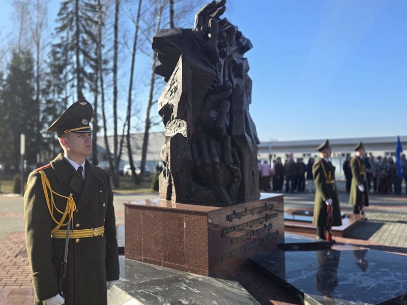 Неугосимая боль: цветы жертвам генацида белорусского народа 