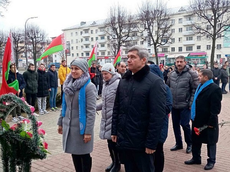Торжественное возложение цветов, посвященное Дню защитников Отечества и Вооруженных сил Республики Беларусь